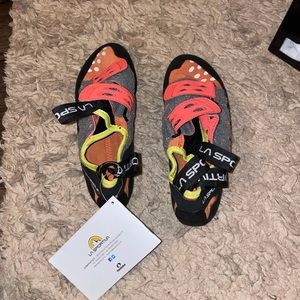 La Sportiva tarantula climbing shoe